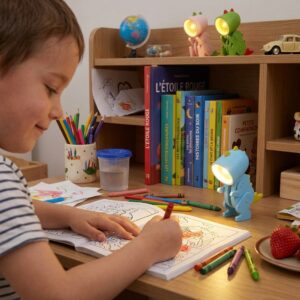 Mini veilleuses dinosaures articulées rose et vert Dino-Éclaireur sur des livres - Rituel Dodo.