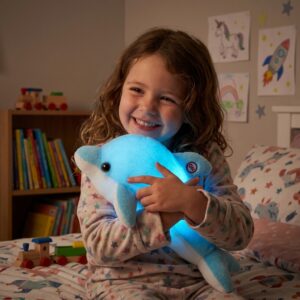 Peluche veilleuse dauphin bleu lumineux Dauphin-Rêveur allumée - Rituel Dodo.