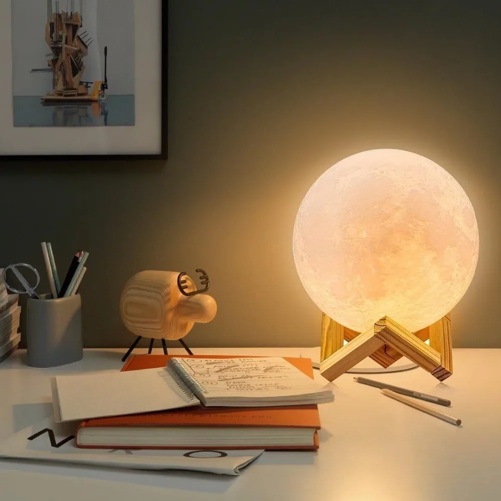 Séléné - La Veilleuse Lune 3D Enchantée sur Socle de Bois – Image 5