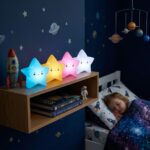 Collection de mini veilleuses étoiles colorées et souriantes - Rituel Dodo.