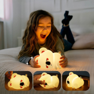 Enfant tenant la veilleuse koala en silicone souple Koa-Serein allumée - Rituel Dodo.