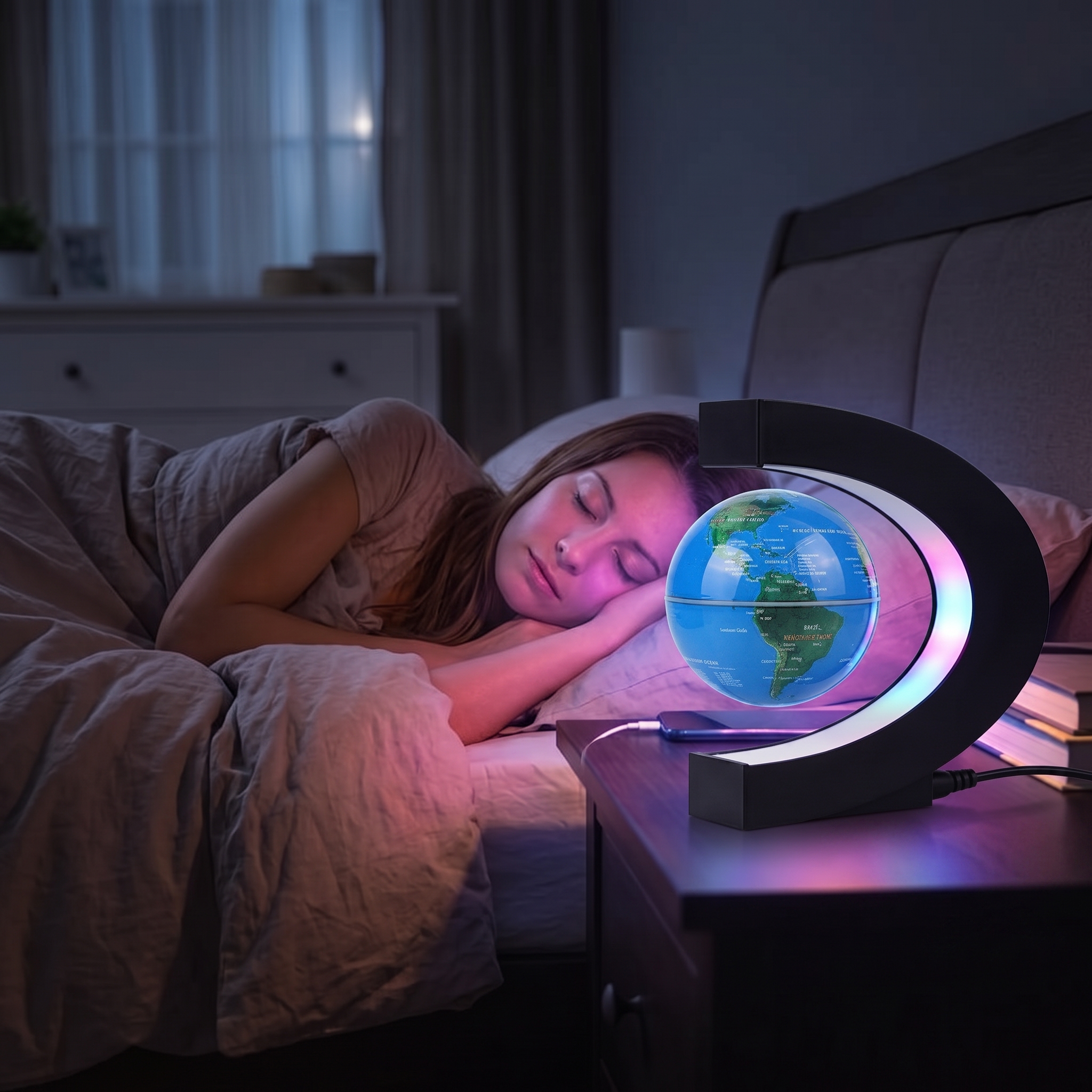 Globe terrestre en lévitation magnétique C-Shape illuminé sur une table de chevet à côté d'une femme qui dort paisiblement