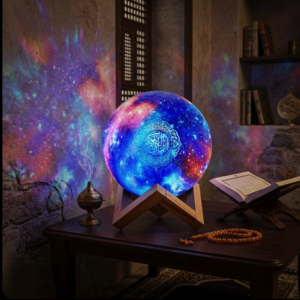 Veilleuse Coranique Galaxie 3D illuminée sur socle en bois avec Coran ouvert et chapelet de prière